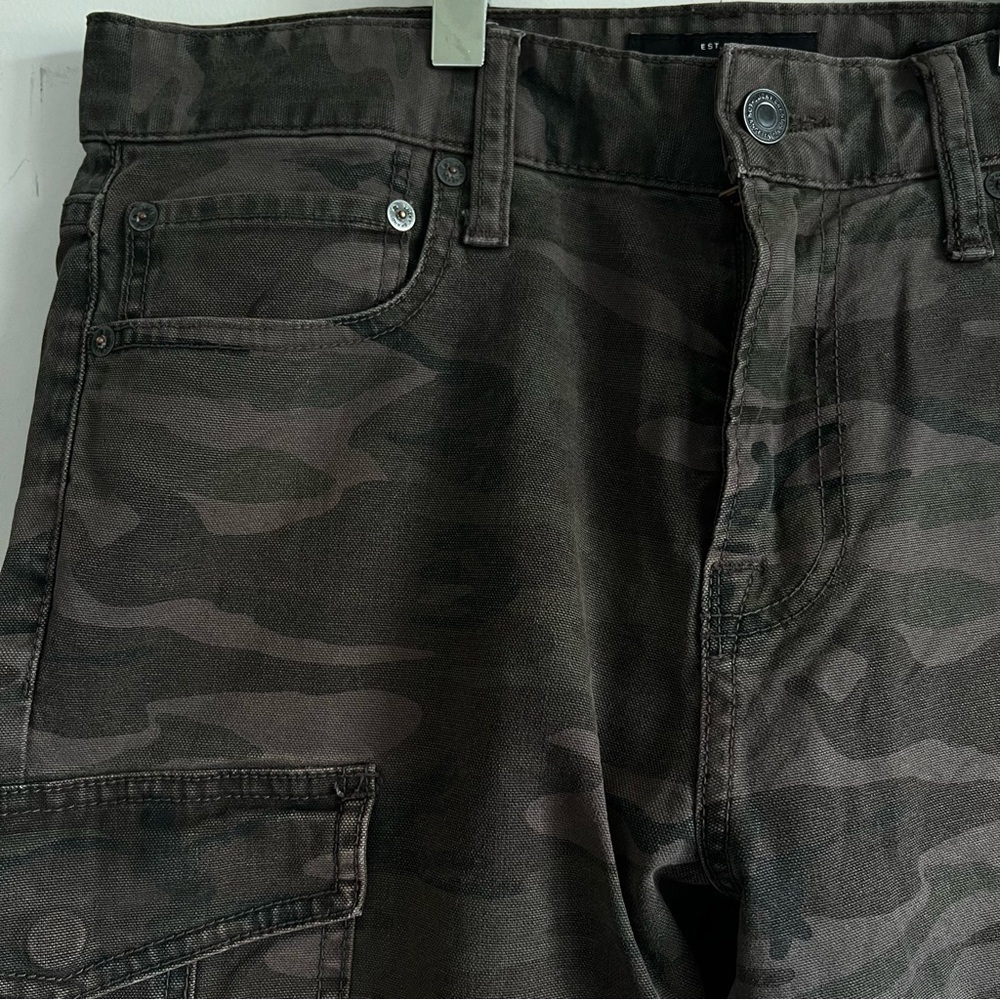 Lucky Brand Vintage Slim-Cargo Pants in Camouflage Colour - Picture 3 of 6